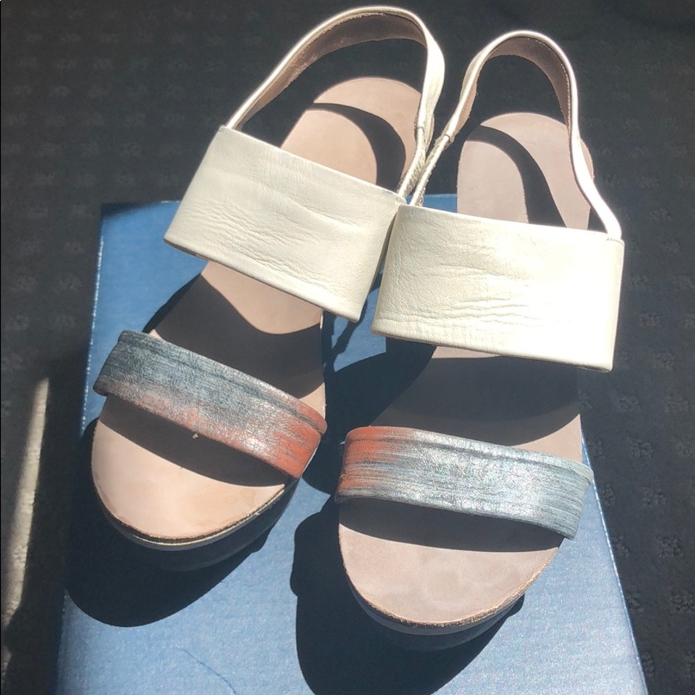 Platform sandals